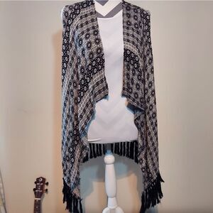 ENTRO sleeveless open fringe tunic